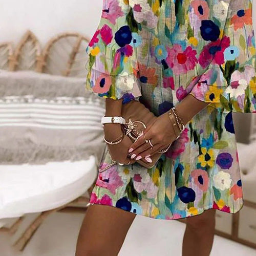 Tevitha - Romantic Floral Print V-Neck Mini Dress
